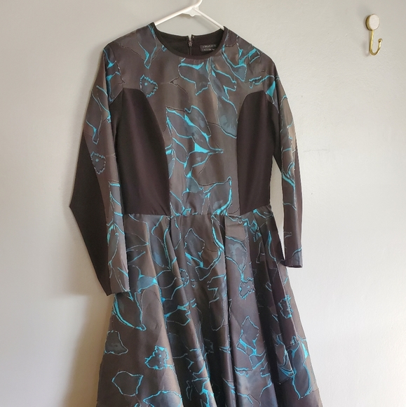 Aparralel dress for high end affairs - Picture 2 of 3